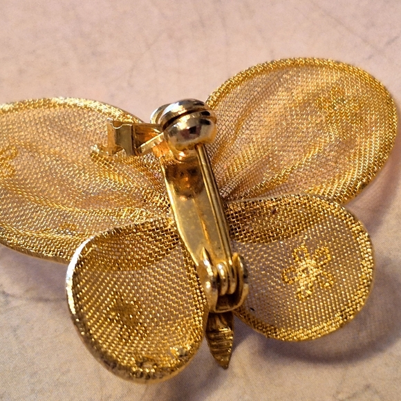 Gold B Mesh Butterfly Brooch/ Pendant - Picture 2 of 5